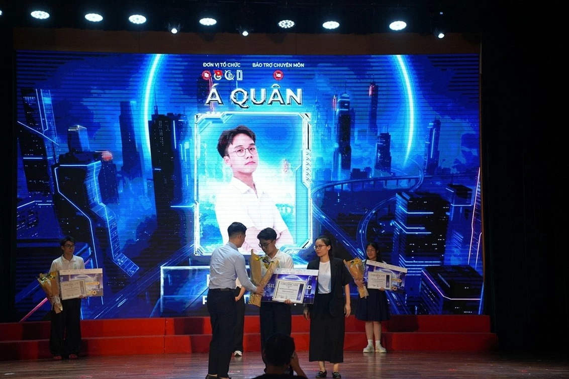 Đêm chung kết INTERCHAIN 2026: Khi những nỗ lực hóa thành vinh quang