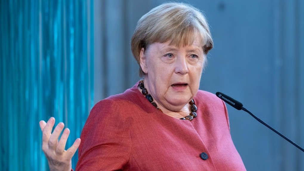 Hòa đàm Nga-Ukraine: Châu Âu đánh tiếng đã sẵn sàng, 'bà đầm thép' Merkel cảnh báo không thể 'khoán trắng' cho ông Trump