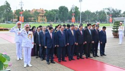 Lãnh đạo Đảng, Nhà nước vào Lăng viếng Chủ tịch Hồ Chí Minh nhân Kỷ niệm 136 năm Ngày sinh của Người