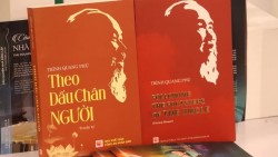 Những dấu chân không biên giới