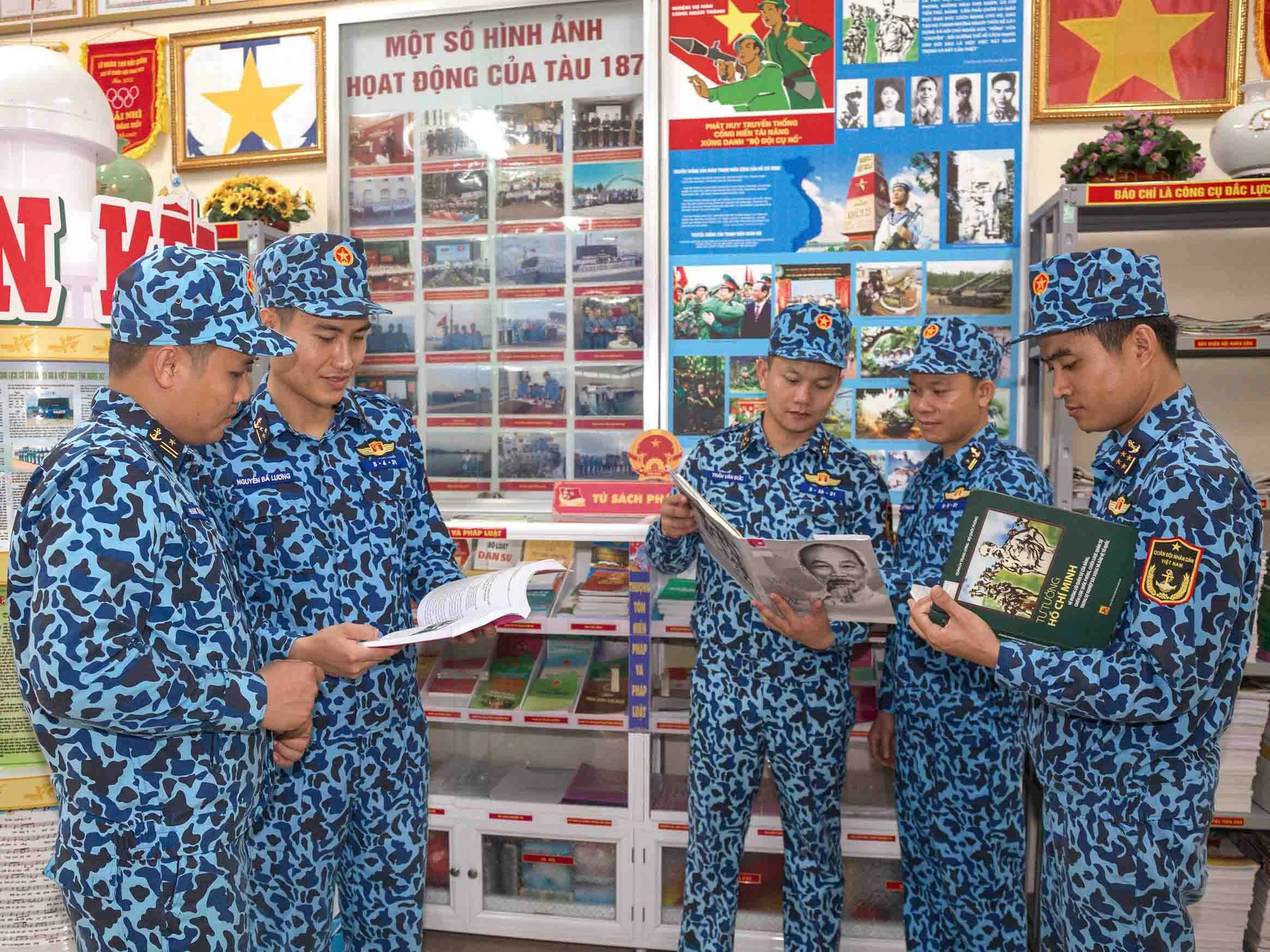 Tình cảm của Bác Hồ với bộ đội Hải quân