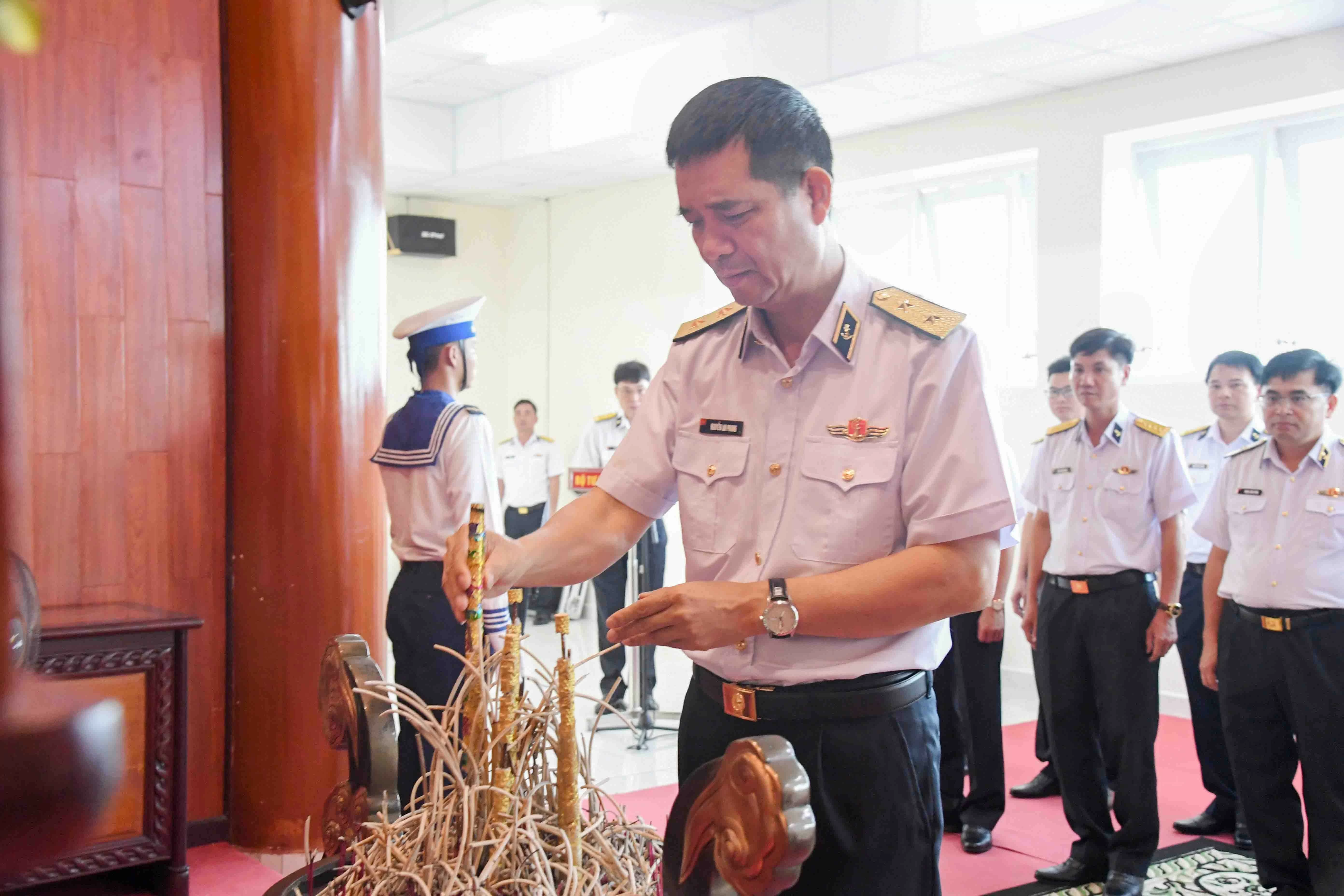 Tình cảm của Bác Hồ với bộ đội Hải quân