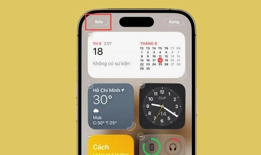 Nhấn giữ màn hình khóa iPhone. Nhấn giữ màn hình khóa iPhone.