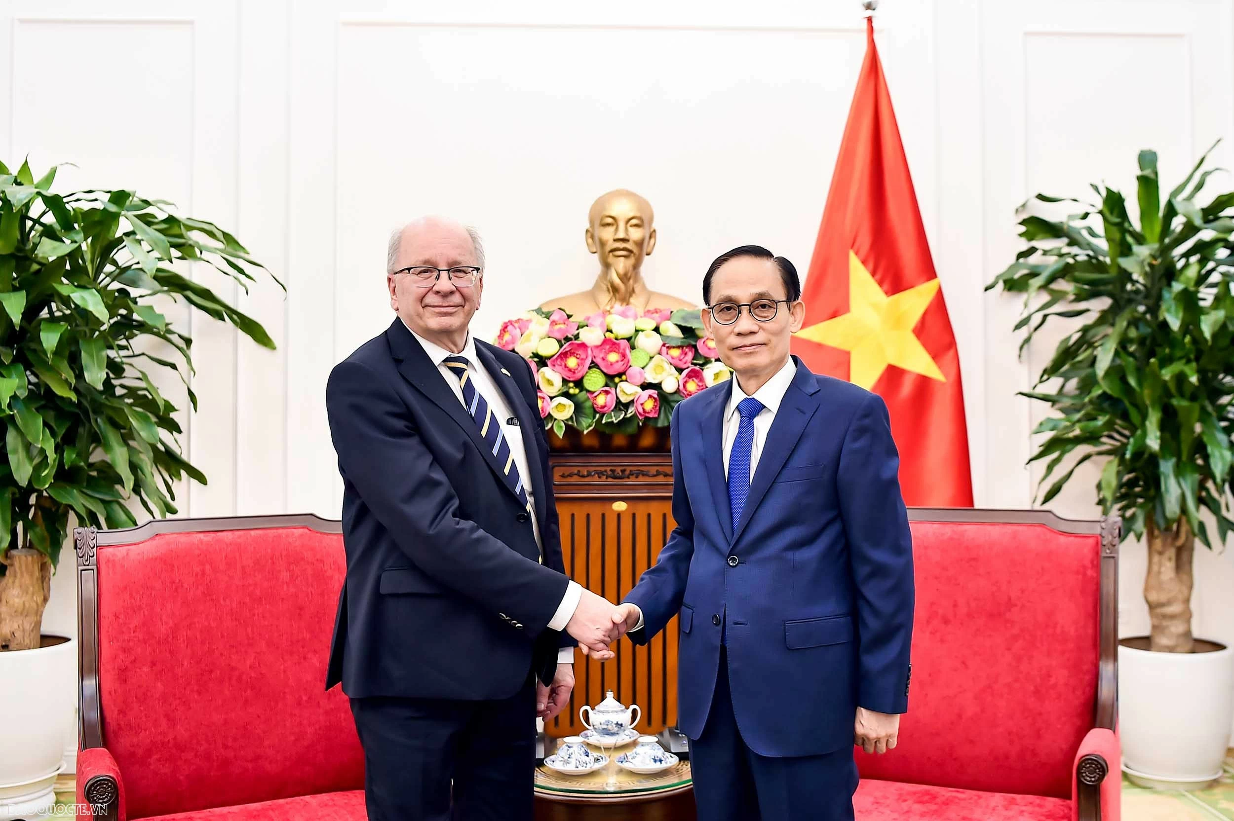 Bộ trưởng Ngoại giao Lê Hoài Trung tiếp Quốc vụ khanh Bộ Ngoại giao Thụy Điển