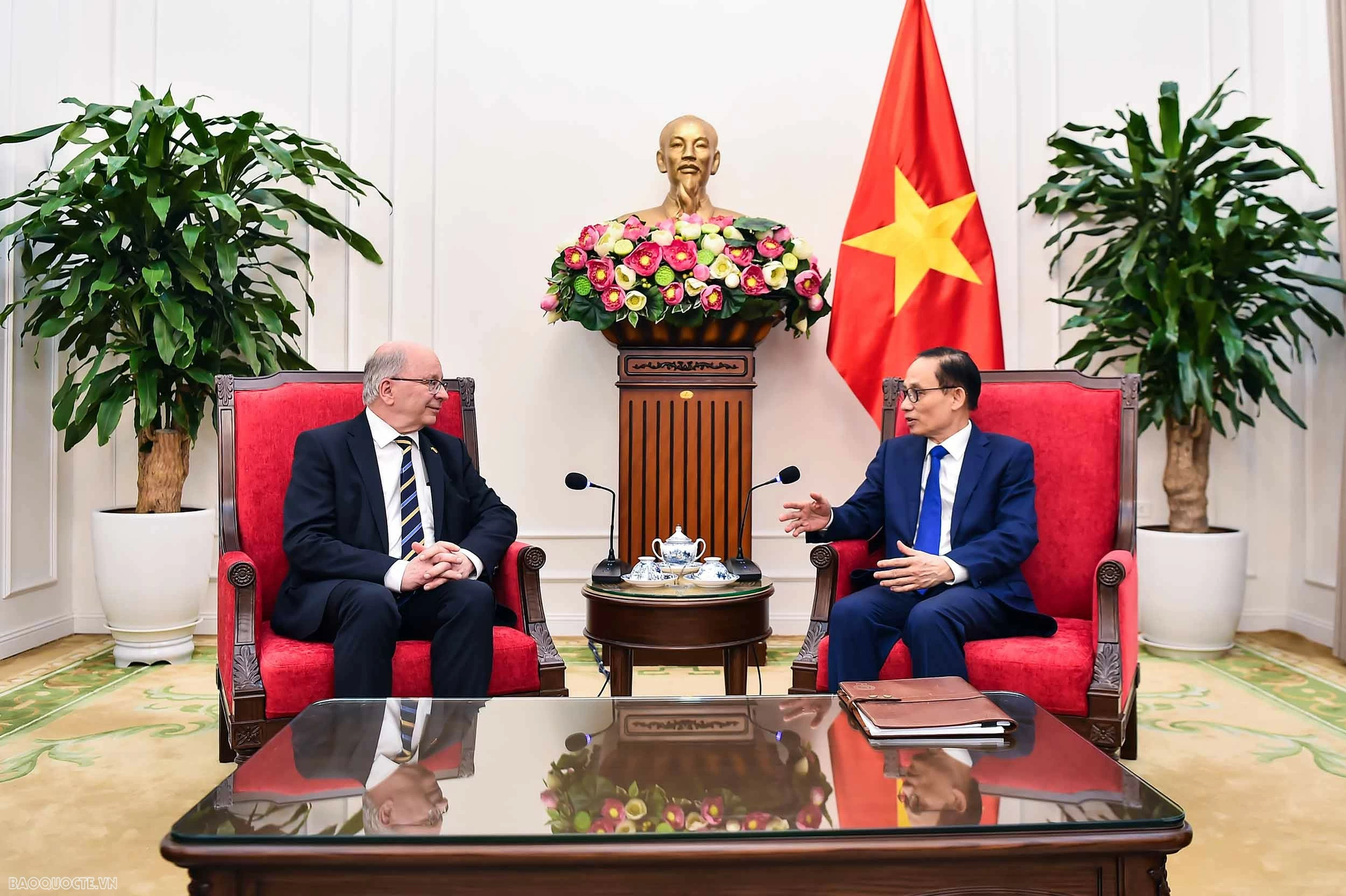 Bộ trưởng Ngoại giao Lê Hoài Trung tiếp Quốc vụ khanh Bộ Ngoại giao Thụy Điển