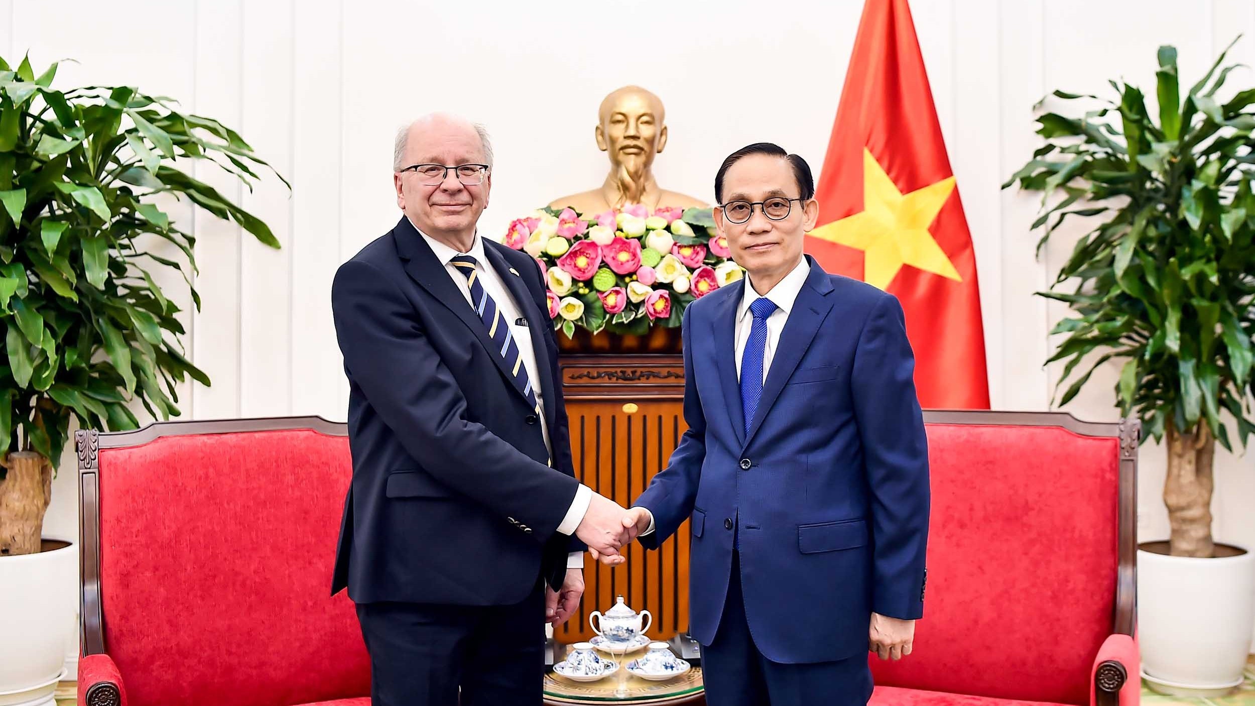 Bộ trưởng Ngoại giao Lê Hoài Trung tiếp Quốc vụ khanh Bộ Ngoại giao Thụy Điển