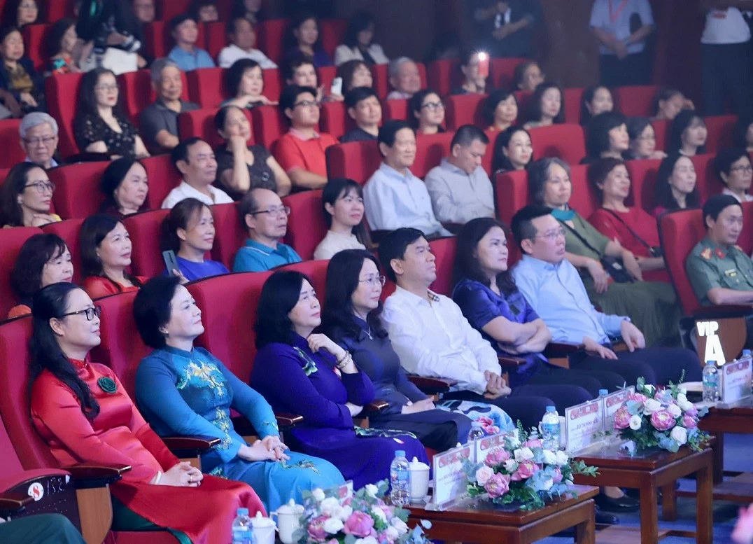 Đêm nghệ thuật lay động hàng triệu trái tim hướng về Bác Hồ