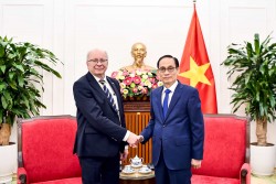 Bộ trưởng Ngoại giao Lê Hoài Trung tiếp Quốc vụ khanh Bộ Ngoại giao Thụy Điển
