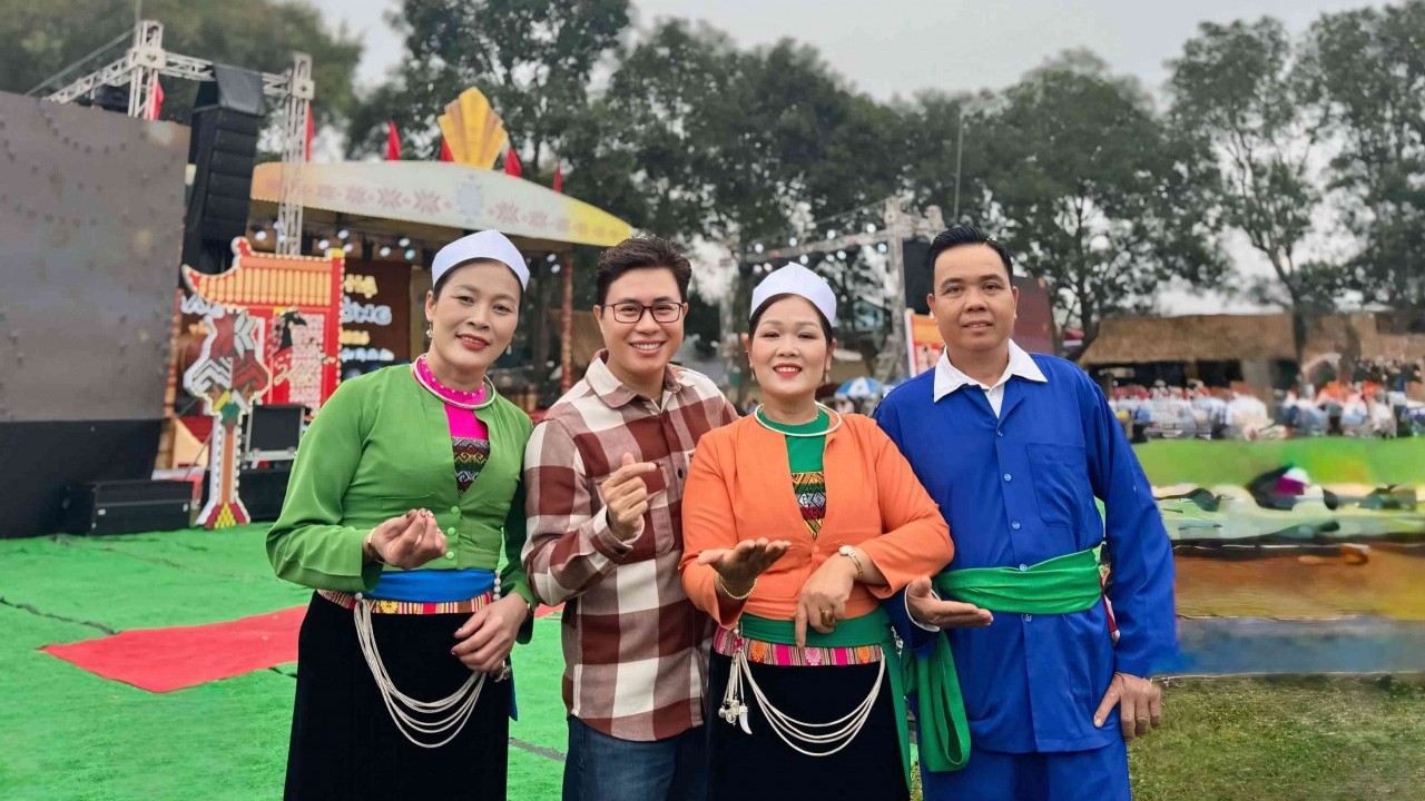 Mường Bi: Khi di sản ‘cất lời’ trong nhịp chiêng Khai Hạ