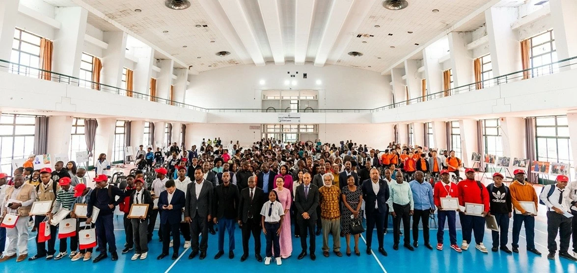 Đại sứ quán Việt Nam tại Mozambique trao giải cuộc thi vẽ tranh về Chủ tịch Hồ Chí Minh Đại sứ quán Việt Nam tại Mozambique trao giải cuộc thi vẽ tranh về Chủ tịch Hồ Chí Minh