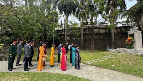 Vietnamese Embassy in the Philippines pays tribute to President Ho Chi Minh