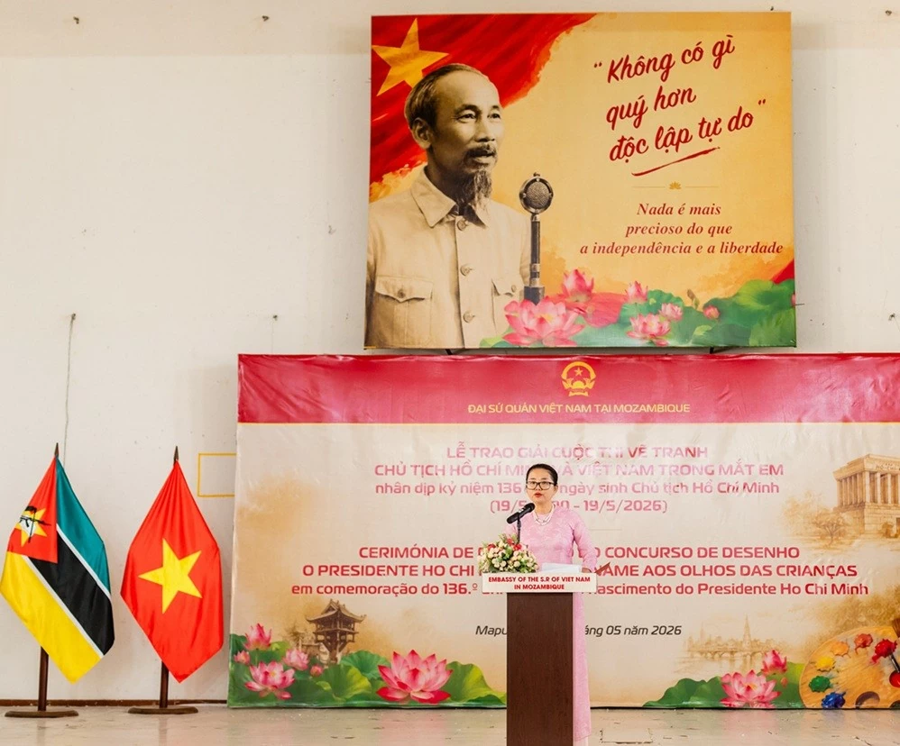 Đại sứ quán Việt Nam tại Mozambique trao giải cuộc thi vẽ tranh về Chủ tịch Hồ Chí Minh Đại sứ quán Việt Nam tại Mozambique trao giải cuộc thi vẽ tranh về Chủ tịch Hồ Chí Minh