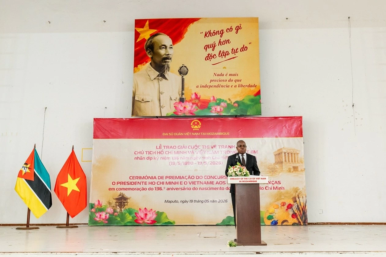 Đại sứ quán Việt Nam tại Mozambique trao giải cuộc thi vẽ tranh về Chủ tịch Hồ Chí Minh Đại sứ quán Việt Nam tại Mozambique trao giải cuộc thi vẽ tranh về Chủ tịch Hồ Chí Minh