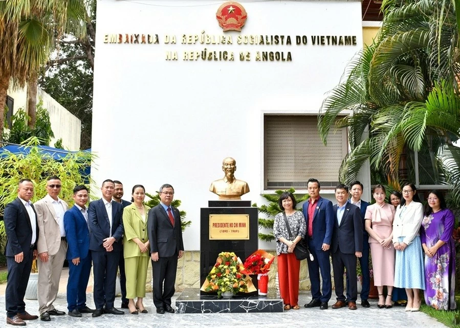 Kỷ niệm lần thứ 136 Ngày sinh Chủ tịch Hồ Chí Minh tại Angola Kỷ niệm lần thứ 136 Ngày sinh Chủ tịch Hồ Chí Minh tại Angola