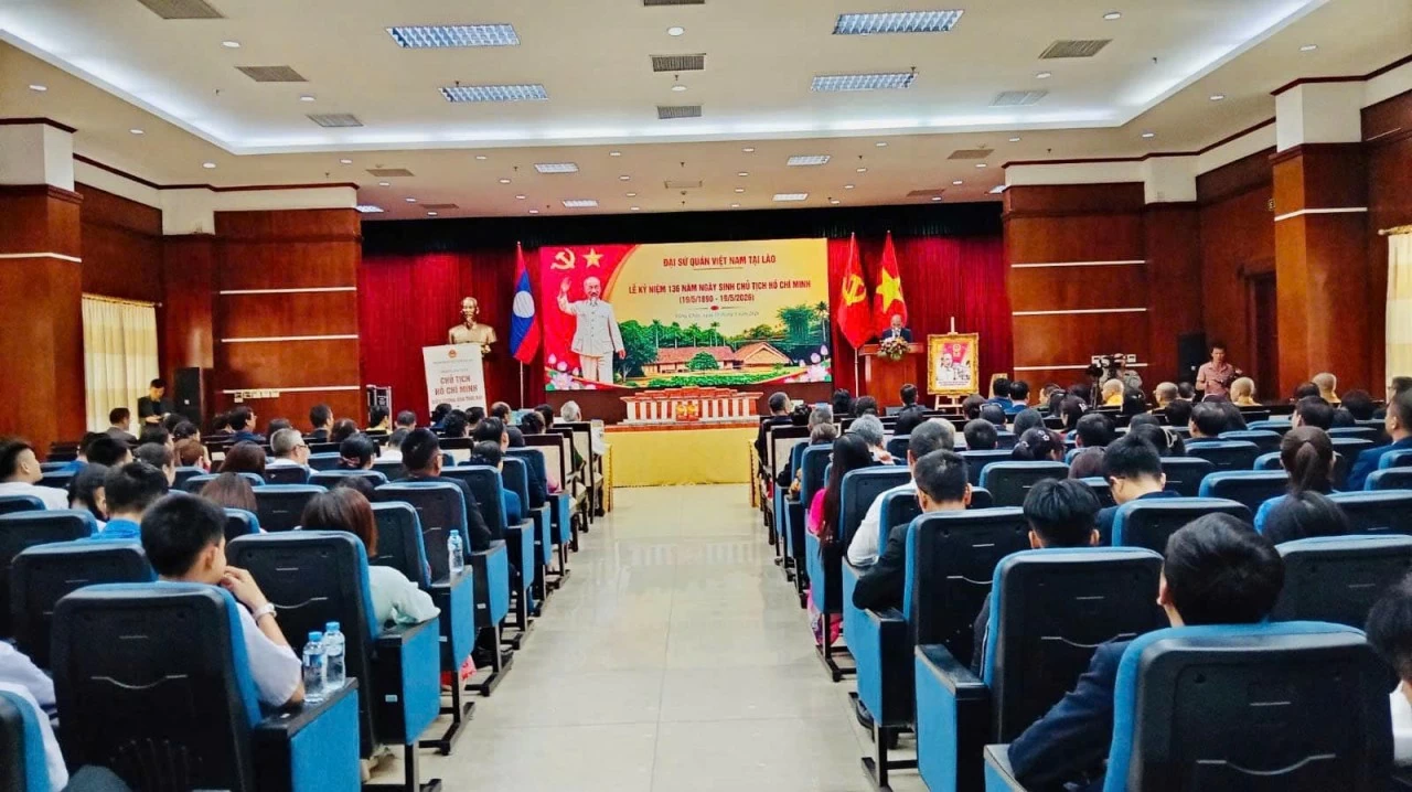 Cộng đồng người Việt tại Lào kỷ niệm 136 năm Ngày sinh Chủ tịch Hồ Chí Minh