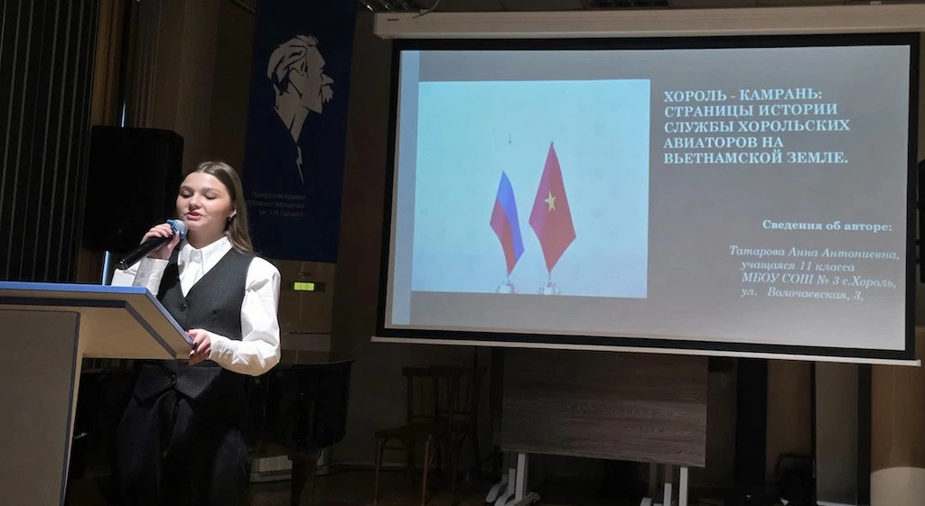 Bạn bè Nga tại Vladivostok tưởng nhớ Chủ tịch Hồ Chí Minh Bạn bè Nga tại Vladivostok tưởng nhớ Chủ tịch Hồ Chí Minh