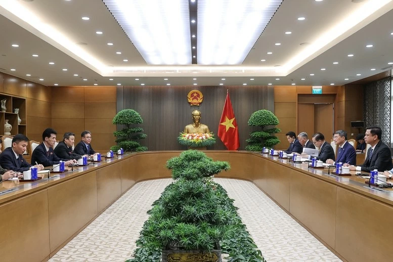Thủ tướng Lê Minh Hưng tiếp Đại sứ Triều Tiên Ri Sung Guk