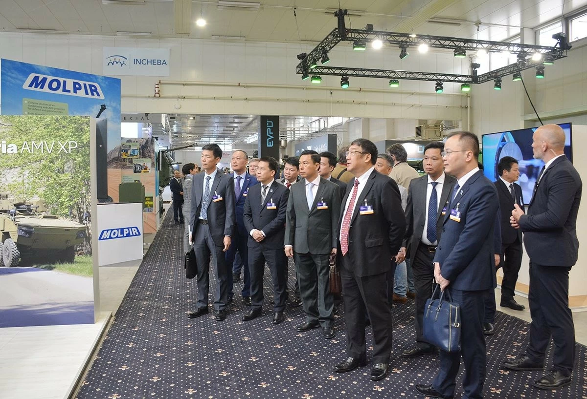 Đoàn Thứ trưởng Bộ Quốc phòng dự Triển lãm Công nghệ quốc phòng và An ninh quốc tế Bratislava (IDEB) 2026 Đoàn Thứ trưởng Bộ Quốc phòng dự Triển lãm Công nghệ quốc phòng và An ninh quốc tế Bratislava (IDEB) 2026