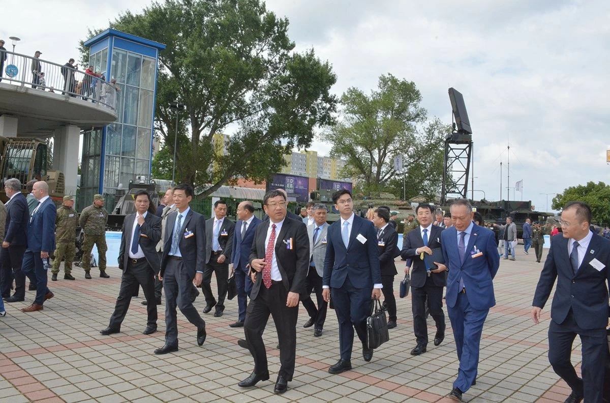 Đoàn Thứ trưởng Bộ Quốc phòng dự Triển lãm Công nghệ quốc phòng và An ninh quốc tế Bratislava (IDEB) 2026 Đoàn Thứ trưởng Bộ Quốc phòng dự Triển lãm Công nghệ quốc phòng và An ninh quốc tế Bratislava (IDEB) 2026