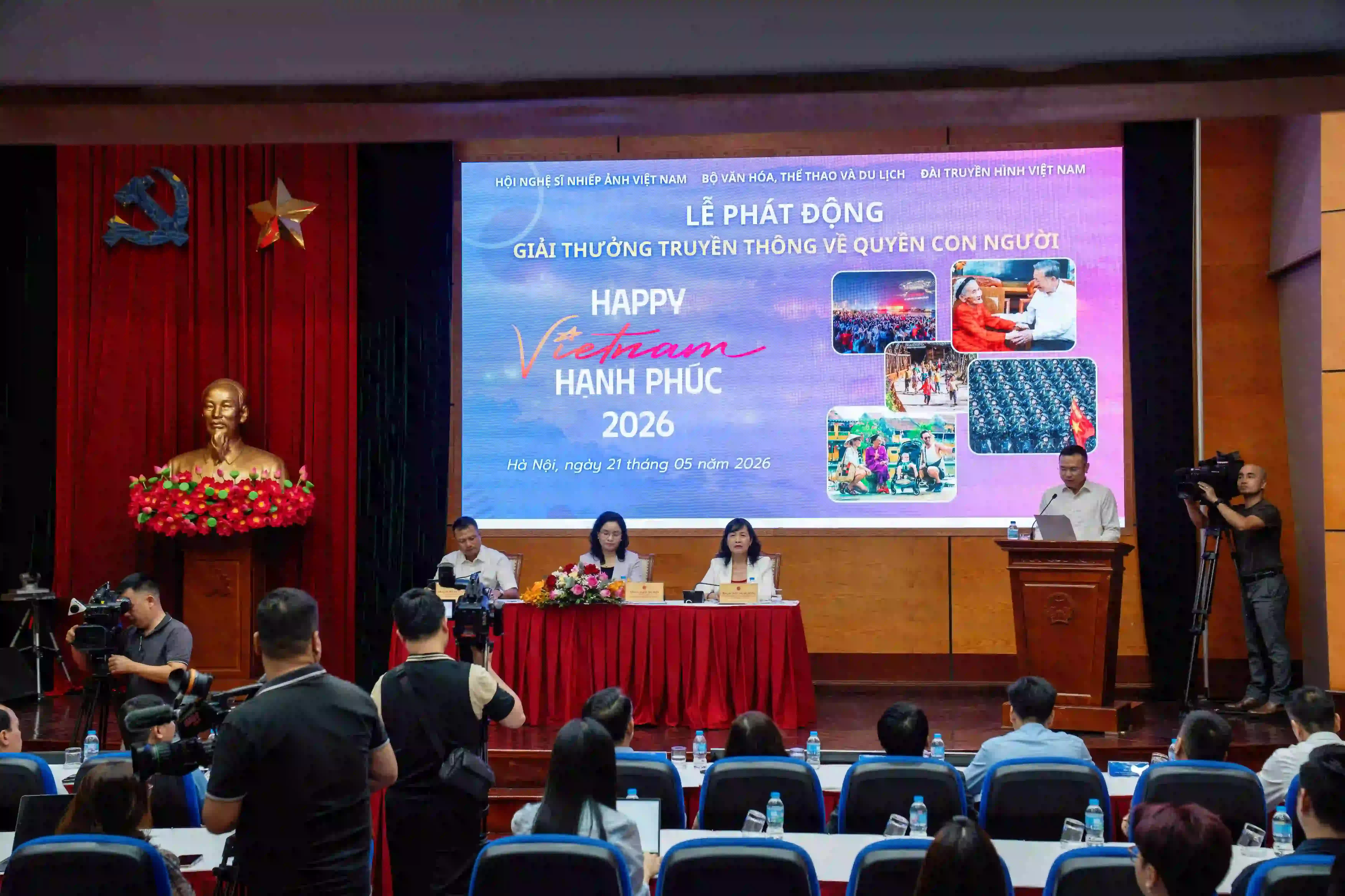 Lễ phát động Giải thưởng truyền thông về quyền con người “Happy Vietnam 2026” thu hút sự tham gia của đông đảo cơ quan báo chí, nhà sáng tạo nội dung và các đại biểu. Lễ phát động Giải thưởng truyền thông về quyền con người “Happy Vietnam 2026” thu hút sự tham gia của đông đảo cơ quan báo chí, nhà sáng tạo nội dung và các đại biểu.