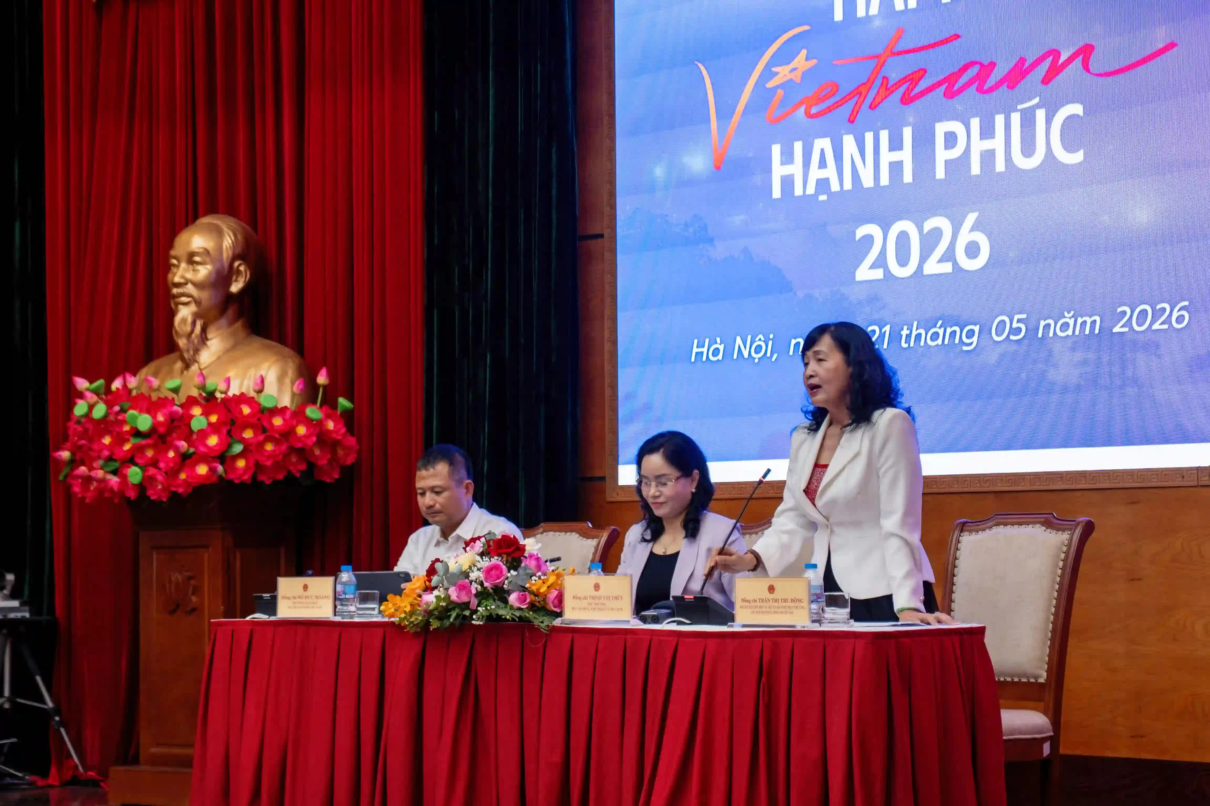 Đại diện Hội Nghệ sĩ Nhiếp ảnh Việt Nam khuyến khích các tác giả trẻ tìm kiếm những lát cắt đời sống chân thực và giàu cảm xúc. Đại diện Hội Nghệ sĩ Nhiếp ảnh Việt Nam khuyến khích các tác giả trẻ tìm kiếm những lát cắt đời sống chân thực và giàu cảm xúc.