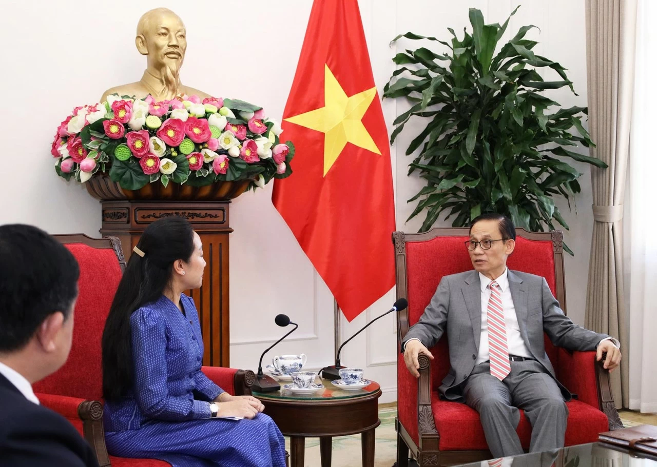 ộ trưởng Lê Hoài Trung nhấn mạnh ý nghĩa lịch sử của hợp tác cấp cao Việt Nam – Campuchia – Lào. (Ảnh: Thành Long) ộ trưởng Lê Hoài Trung nhấn mạnh ý nghĩa lịch sử của hợp tác cấp cao Việt Nam – Campuchia – Lào. (Ảnh: Thành Long)