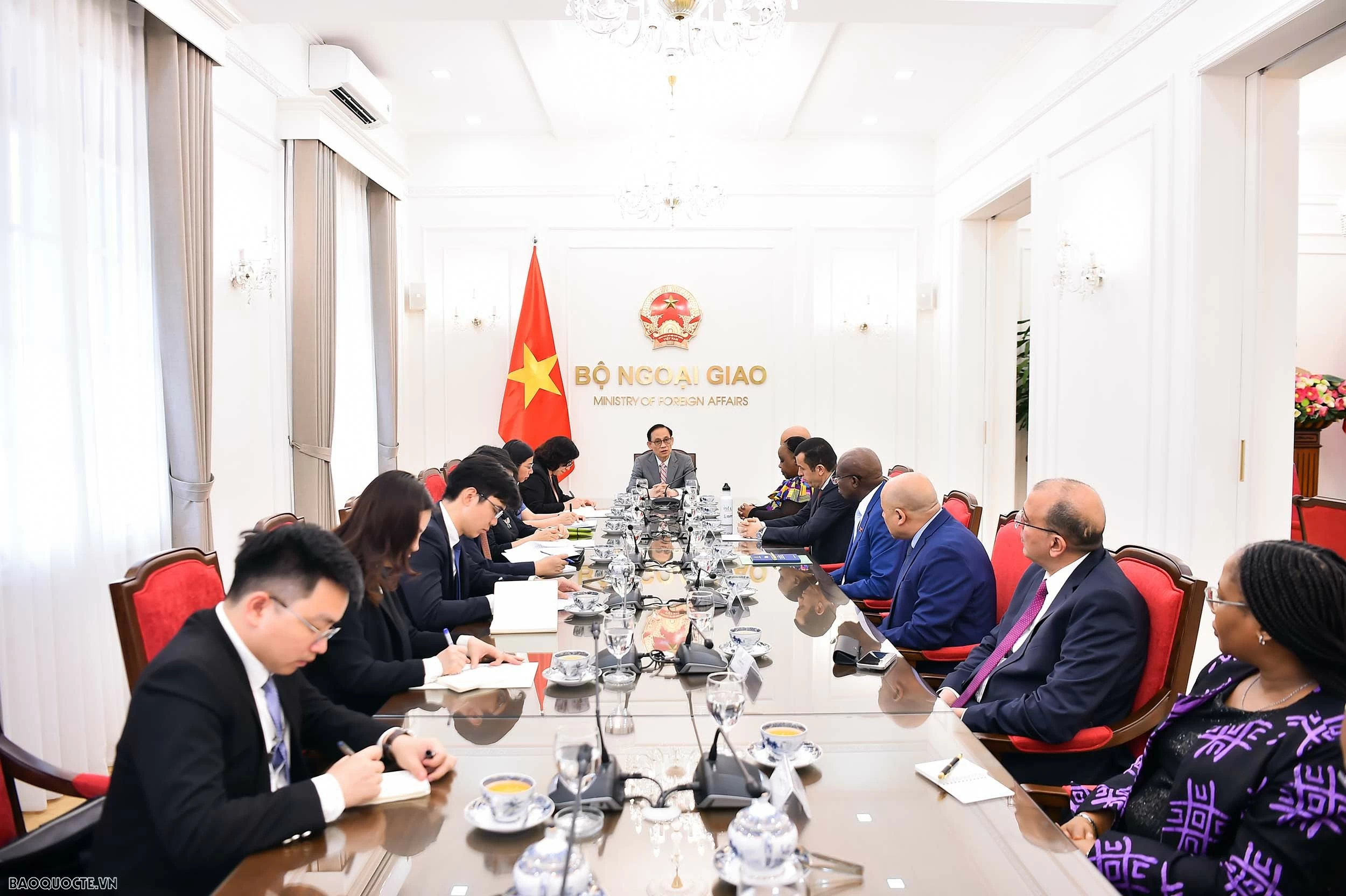 Bộ trưởng Ngoại giao Lê Hoài Trung tiếp Nhóm Đại sứ các nước châu Phi tại Việt Nam Bộ trưởng Ngoại giao Lê Hoài Trung tiếp Nhóm Đại sứ các nước châu Phi tại Việt Nam