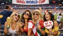 Sau ánh đèn sân cỏ: các WAG làm gì khi đến World Cup?