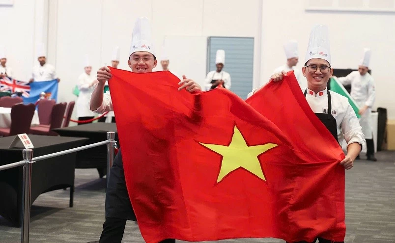 Đầu bếp Việt Nam lần đầu giành Huy chương Bạc tại Global Chefs Challenge 2026 Đầu bếp Việt Nam lần đầu giành Huy chương Bạc tại Global Chefs Challenge 2026
