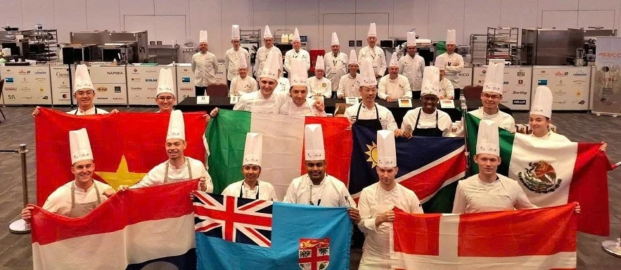 Đầu bếp Việt Nam lần đầu giành Huy chương Bạc tại Global Chefs Challenge 2026 Đầu bếp Việt Nam lần đầu giành Huy chương Bạc tại Global Chefs Challenge 2026