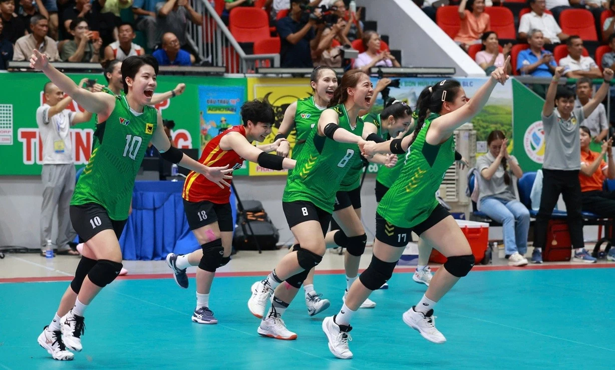 Thanh Thúy bùng nổ, đưa VTV Bình Điền Long An thẳng tiến vào chung kết