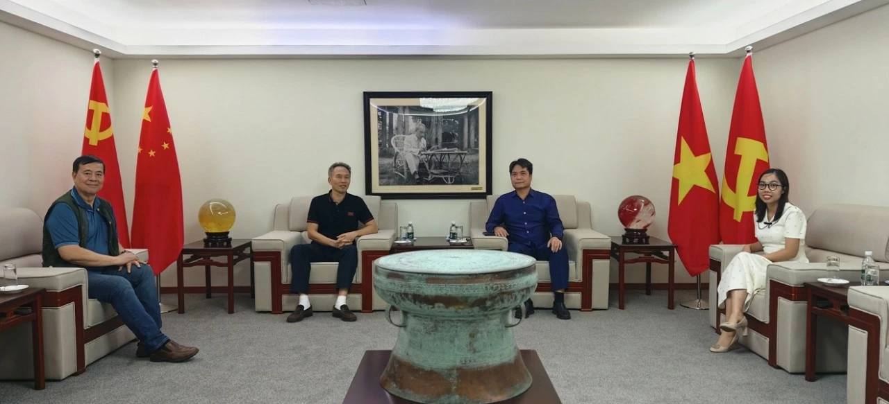 Tổng Lãnh sự Việt Nam tại Quảng Châu tiếp, làm việc với Đoàn công tác của Hiệp hội Thang máy Việt Nam
