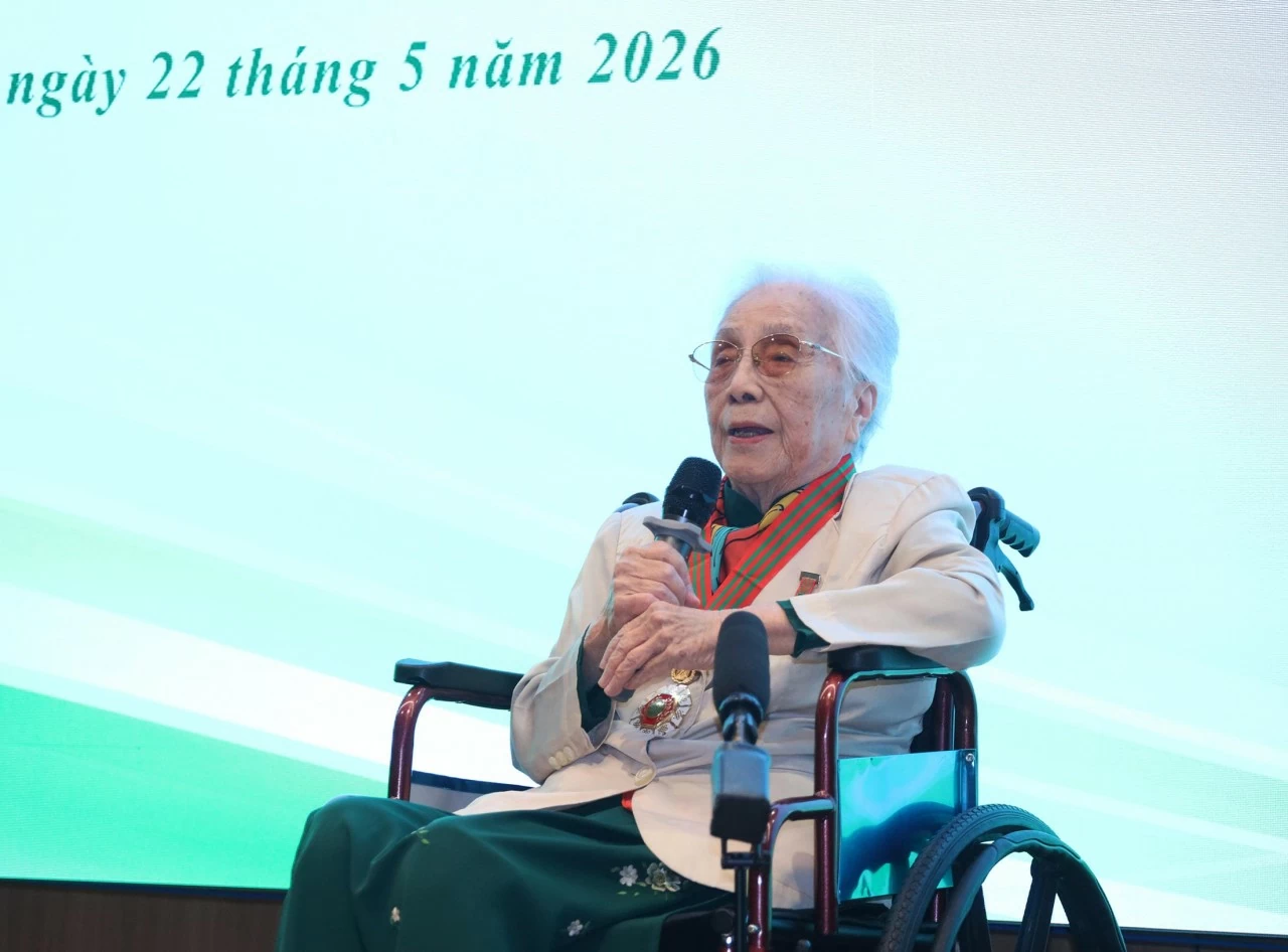 Nguyên Phó Chủ tịch nước Nguyễn Thị Bình phát biểu tại buổi lễ. (Ảnh: Thành Long)