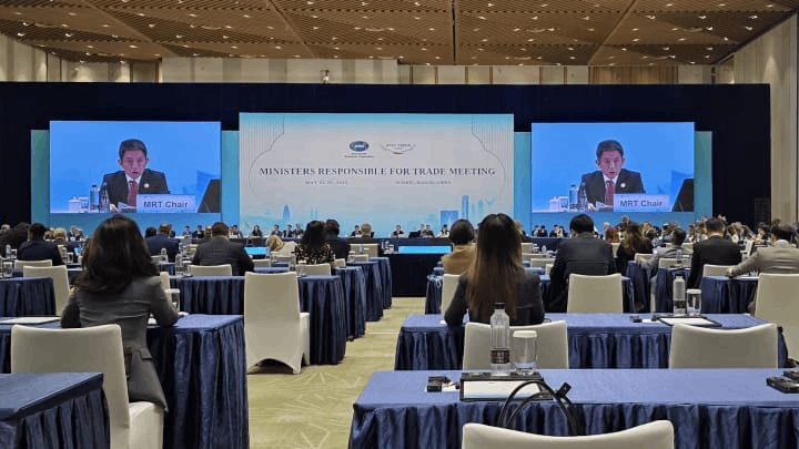 Hội nghị các bộ trưởng thương mại APEC diễn ra tại Trung Quốc với trọng tâm là thúc đẩy hợp tác kinh tế, củng cố chuỗi cung ứng và ứng phó các biến động thương mại toàn cầu. Hội nghị các bộ trưởng thương mại APEC diễn ra tại Trung Quốc với trọng tâm là thúc đẩy hợp tác kinh tế, củng cố chuỗi cung ứng và ứng phó các biến động thương mại toàn cầu.