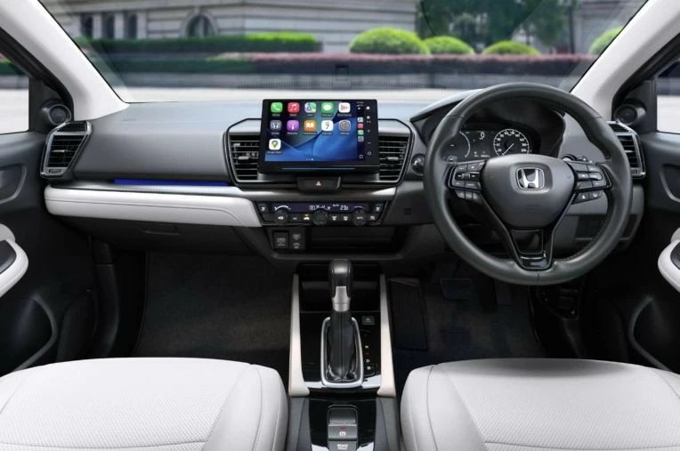 Honda City 2026 được tinh chỉnh khá nhiều ở cả ngoại thất và nội thất. Honda City 2026 được tinh chỉnh khá nhiều ở cả ngoại thất và nội thất.