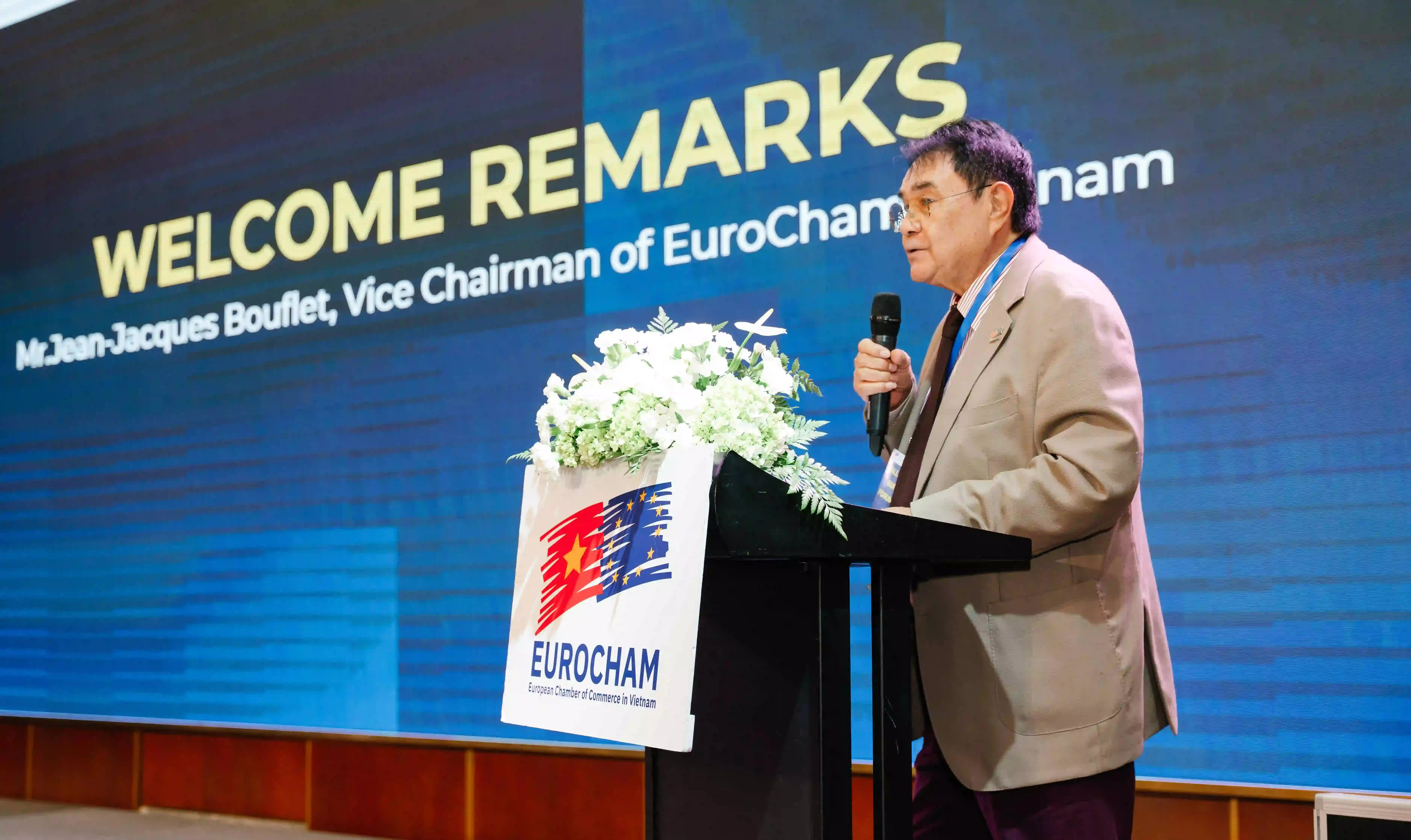 Phó Chủ tịch EuroCham Jean-Jacques Bouflet phát biểu tại Diễn đàn Nhà cao tầng EuroCham 2026, nhấn mạnh định hướng phát triển đô thị bền vững tại Việt Nam. Phó Chủ tịch EuroCham Jean-Jacques Bouflet phát biểu tại Diễn đàn Nhà cao tầng EuroCham 2026, nhấn mạnh định hướng phát triển đô thị bền vững tại Việt Nam.