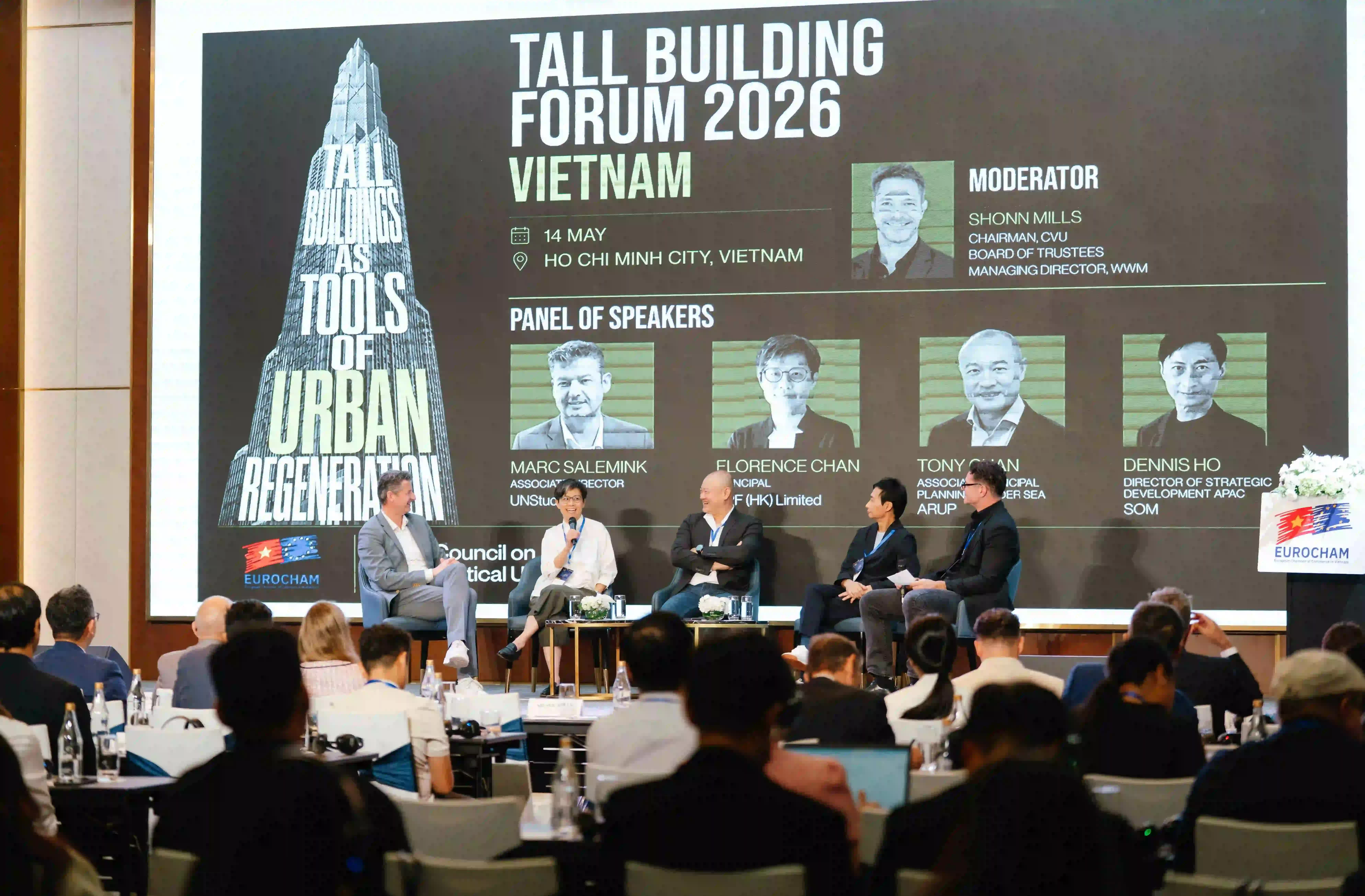 Các chuyên gia và đại diện cơ quan quản lý trao đổi tại Diễn đàn Nhà cao tầng EuroCham 2026, thảo luận về định hướng phát triển đô thị theo chiều đứng và mô hình quy hoạch tích hợp.