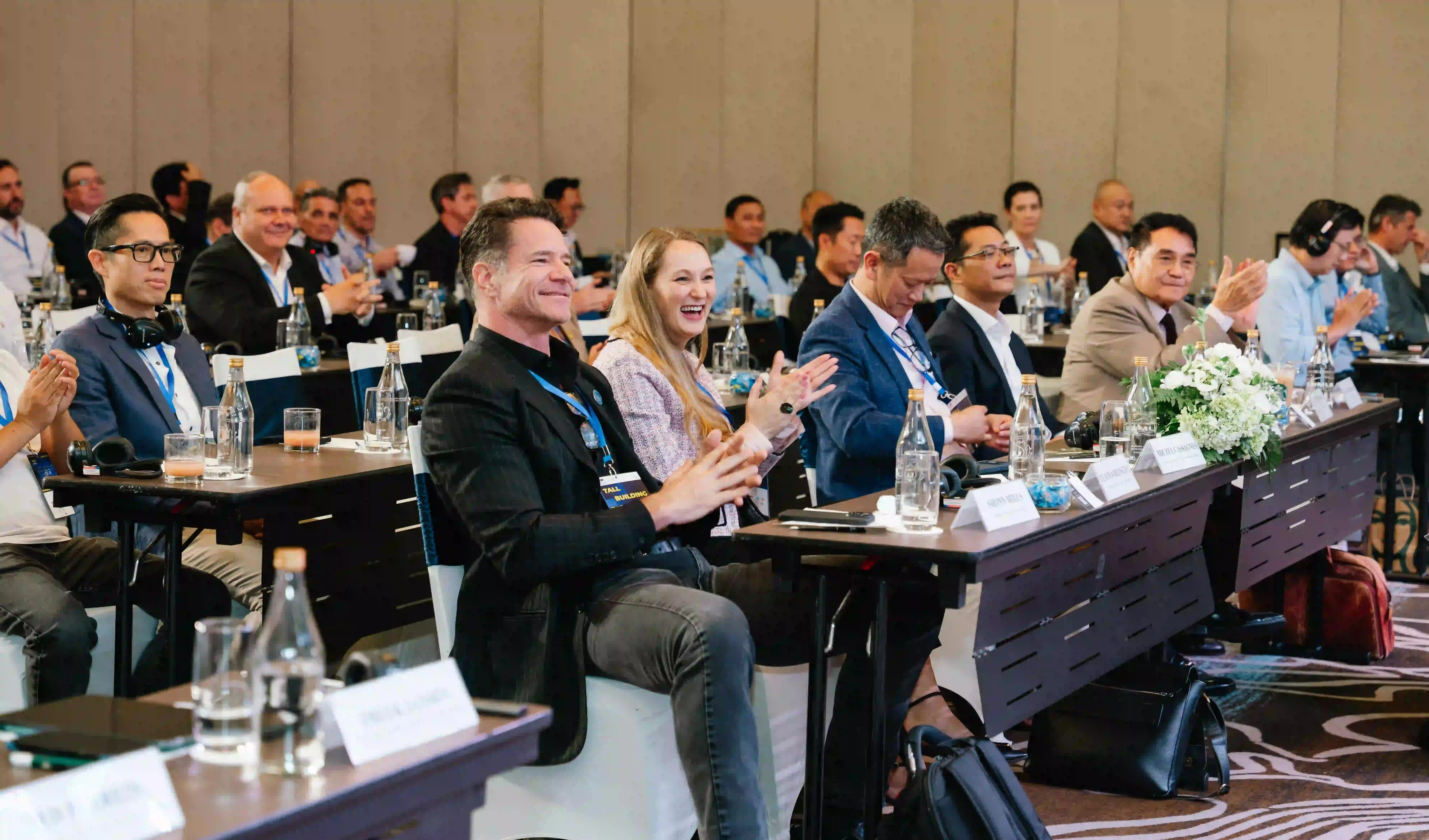 Phiên thảo luận tại Diễn đàn Nhà cao tầng EuroCham 2026 với sự tham gia của các chuyên gia trong lĩnh vực xây dựng và quy hoạch đô thị.