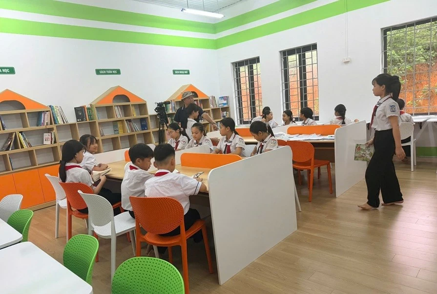 Ams’ Little Helpers và hành trình gieo tri thức vùng cao