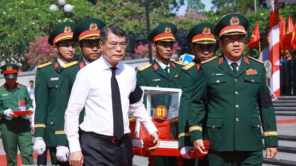 Thủ tướng Lê Minh Hưng dự lễ viếng, truy điệu và an táng liệt sĩ tại Quảng Trị