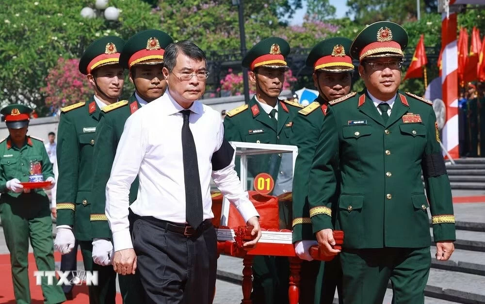 Thủ tướng Lê Minh Hưng dự lễ viếng, truy điệu và an táng liệt sỹ tại Quảng Trị