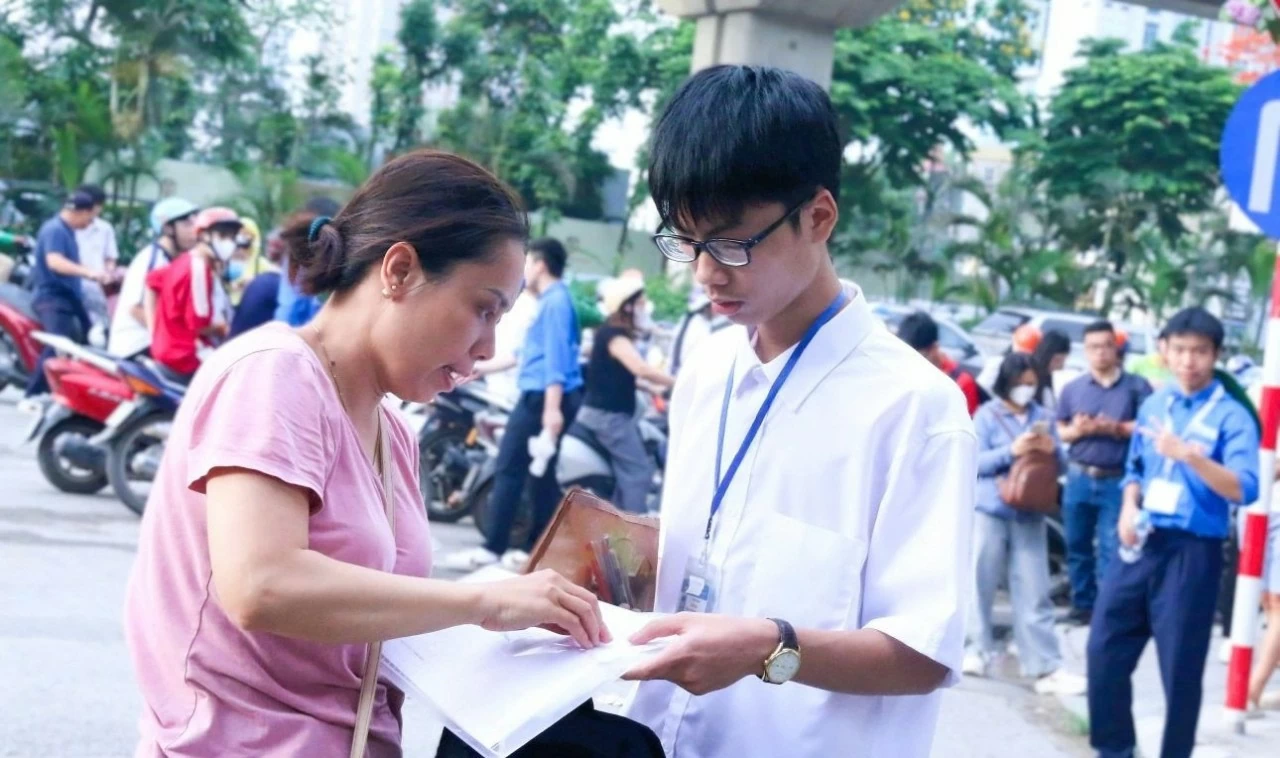 Kỳ thi lớp 10 năm 2026: Đề Ngữ văn vào Trường THPT Chuyên Khoa học Tự nhiên Hà Nội