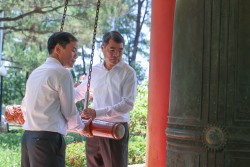 Thủ tướng Lê Minh Hưng tưởng niệm các anh hùng liệt sĩ tại các 