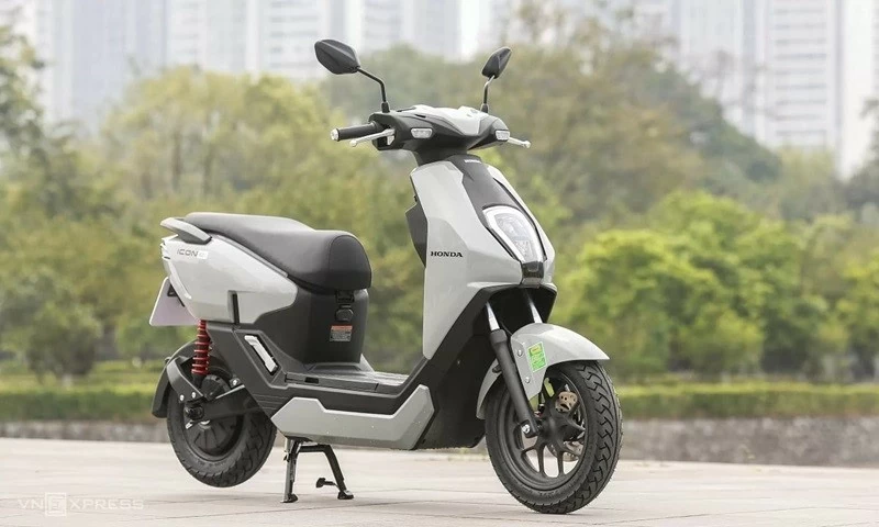 Thiết kế của Honda ICON e: hướng đến sự nhỏ gọn và thực dụng, phù hợp với người dùng trẻ hoặc khách hàng lần đầu tiếp cận xe máy điện. 