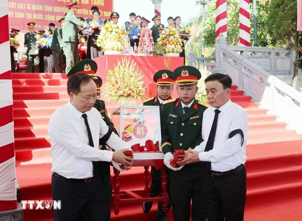 Thường trực Ban Bí thư dự Lễ truy điệu, an táng hài cốt liệt sĩ tại tỉnh Hà Tĩnh