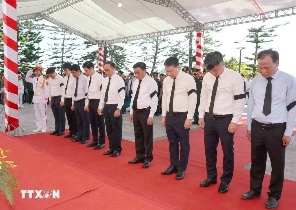 Thường trực Ban Bí thư dự Lễ truy điệu, an táng hài cốt liệt sĩ tại tỉnh Hà Tĩnh