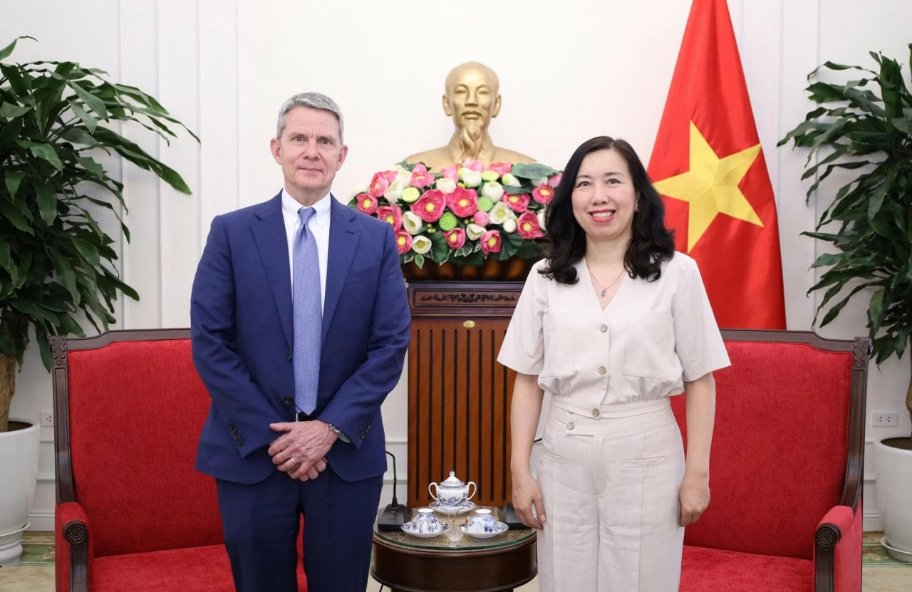 Thứ trưởng Ngoại giao Lê Thị Thu Hằng đã tiếp ông Phil Nelson, Phó Chủ tịch điều hành CNN. (Ảnh: Thành Long) Thứ trưởng Ngoại giao Lê Thị Thu Hằng đã tiếp ông Phil Nelson, Phó Chủ tịch điều hành CNN. (Ảnh: Thành Long)