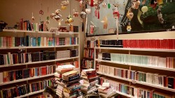 Khi sách ngoại văn trở thành nhịp cầu đối ngoại nhân dân giữa lòng Hà Nội