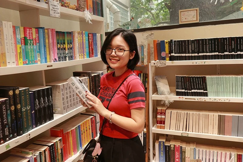 Bạn Khánh Linh, sinh viên năm nhất trường Đại học Khoa học Xã hội và Nhân văn. Bạn Khánh Linh, sinh viên năm nhất trường Đại học Khoa học Xã hội và Nhân văn.