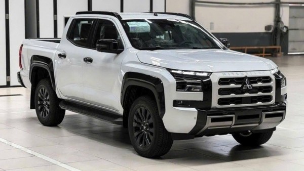 Mitsubishi Triton giảm giá mạnh tại Việt Nam, cao nhất tới 150 triệu đồng